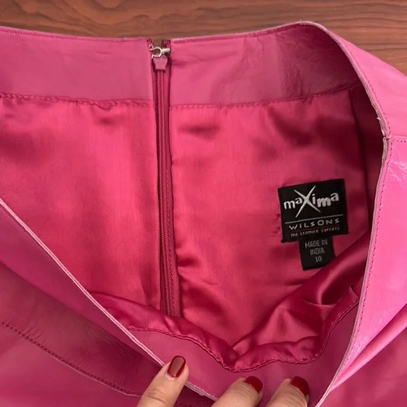 Sexy Pink Leather Skirt - Picture 5 of 6